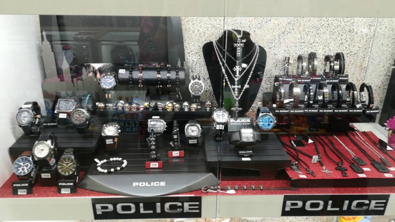 Montre Police pour homme original à Martigues et Plan de Campagne